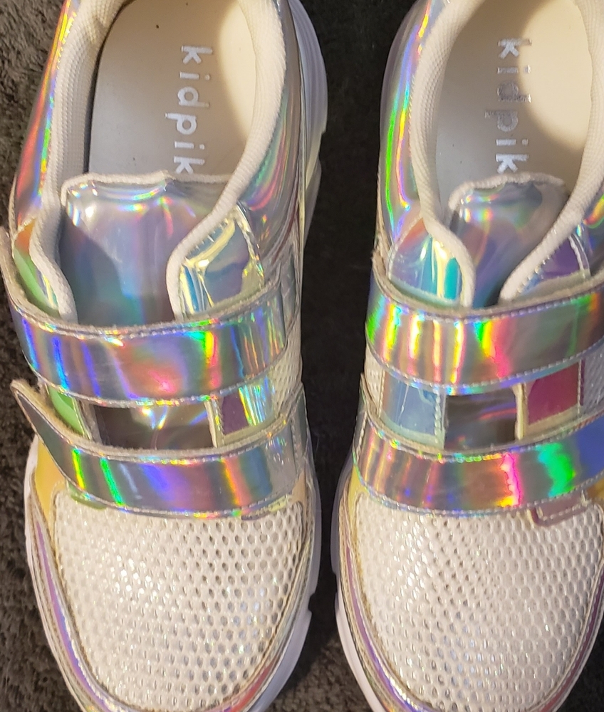 Girls size 6 holo velcro shoes